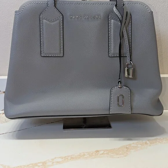 Marc Jacobs leather bag plus pouch & large zip pocket. EUC! Can hold an iPad. - Picture 9 of 9